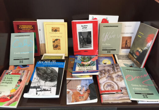 A Biblioteca de Carral celebra o Día das letras Galegas agasallando libros nesta lingua